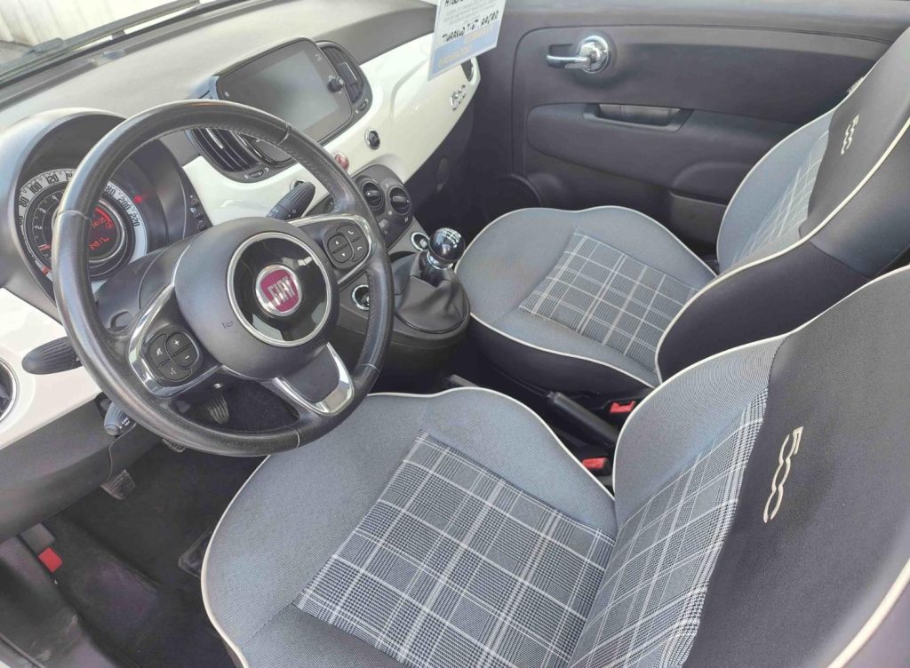 Intérieur de voiture Fiat moderne