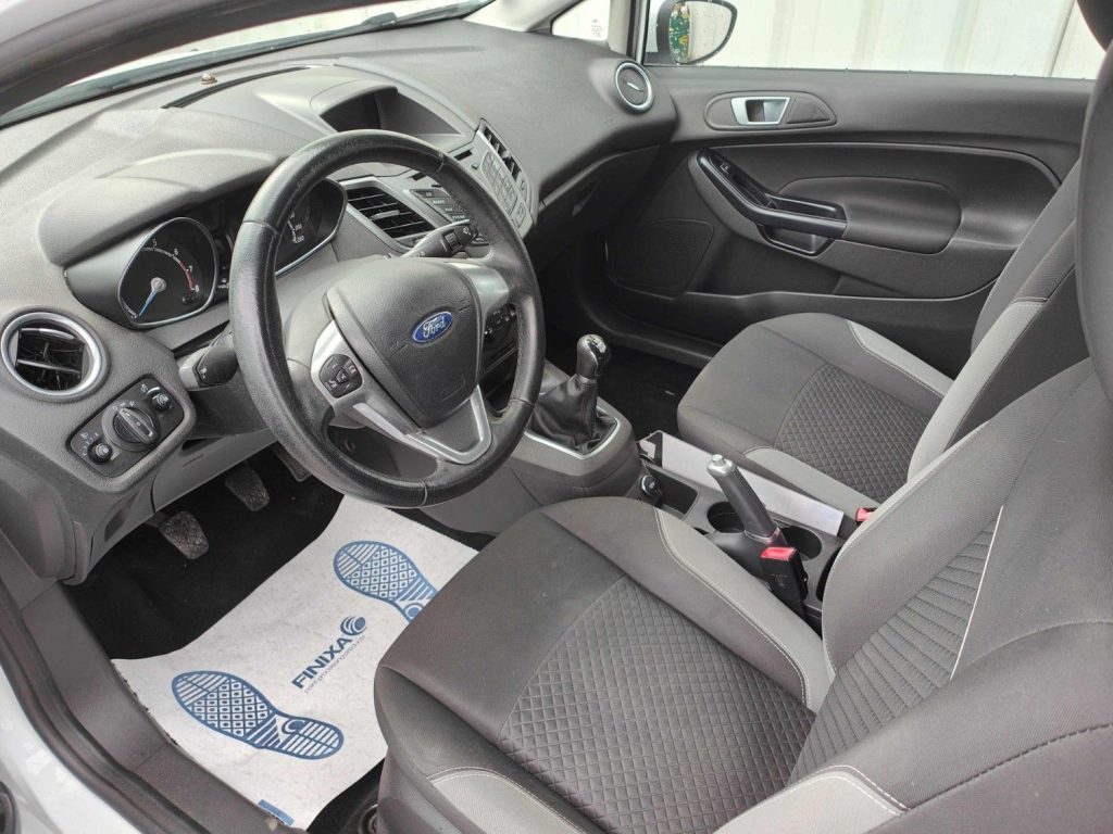 Intérieur d'une voiture Ford