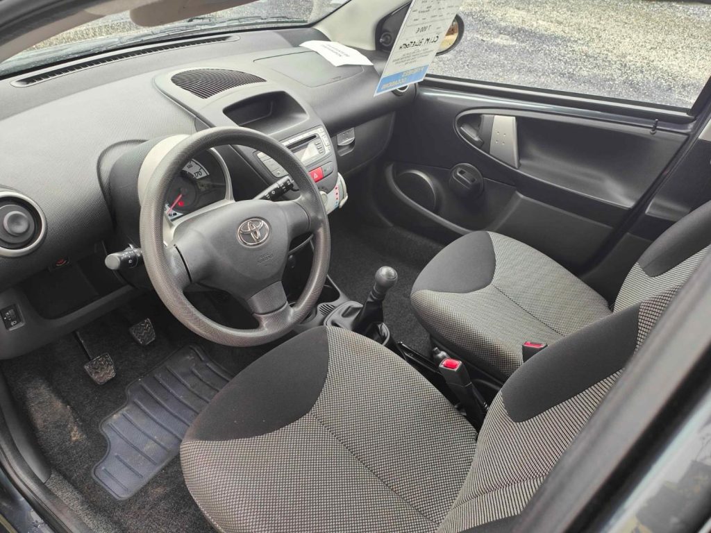 Intérieur d'une voiture compacte