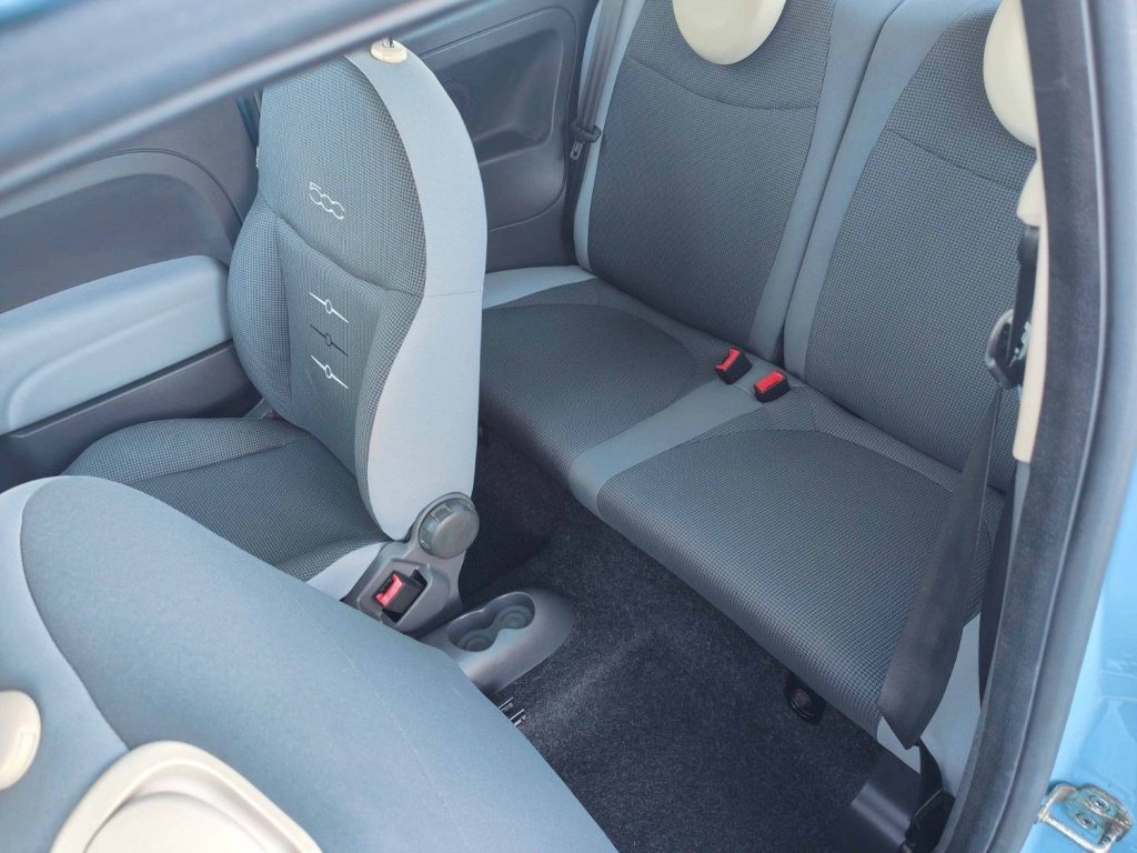 Siège arrière d'une voiture