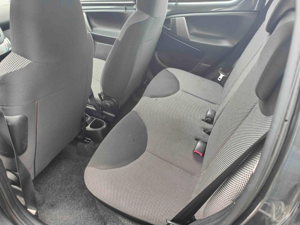 Intérieur d'une voiture, sièges arrière